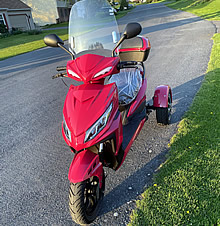 Ice Bear MOJO 50cc Z Model Trike Light Weight Motor Trike 3 Wheeler Scooter PST50-1Z w/ Extra Large Windshield (Motorcycle license is not needed), free shipping to your door with a free gift, 1 year bumper to bumper warranty, life time tech support.